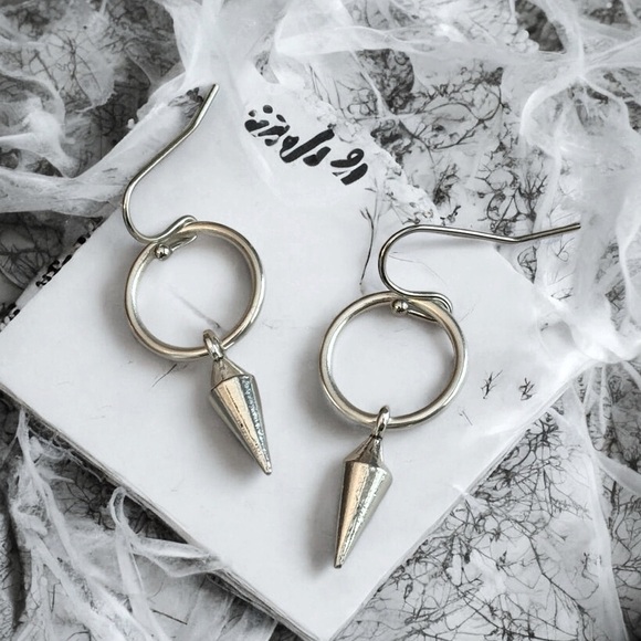5 For $25💫Punk Silver Cone Spike Hoops Earrings - Picture 1 of 3